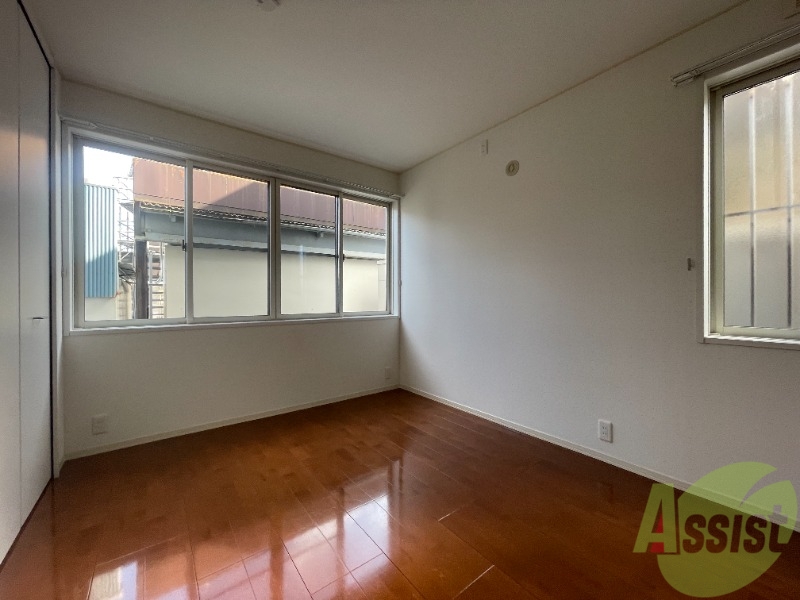 その他部屋・スペース　６帖の洋室があります。寝室にできそうですね。