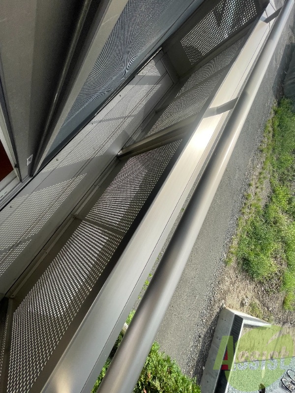 バルコニー　バルコニーは洗濯物を干すのに十分な広さがありますね。