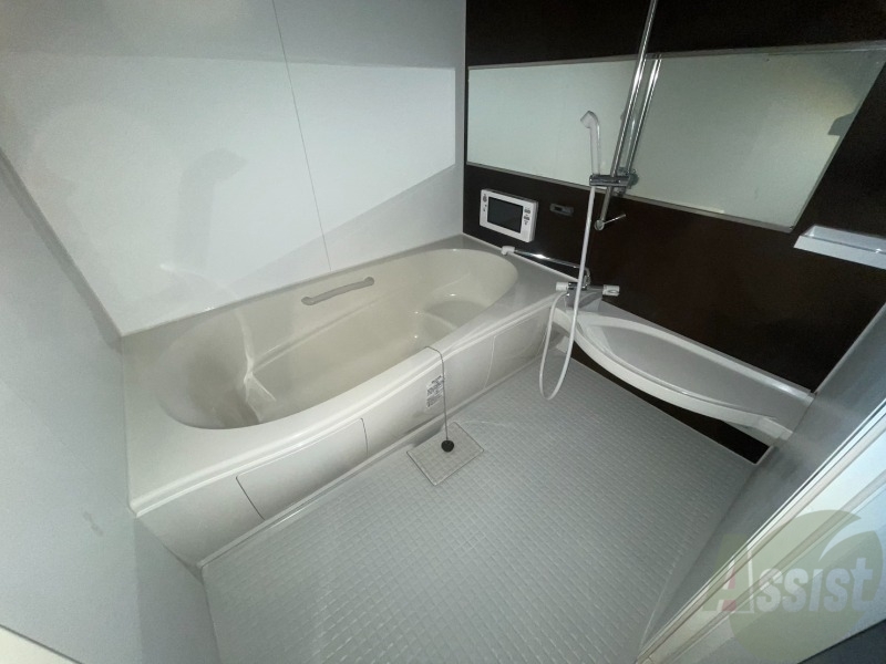 バス・シャワールーム　こちらはお風呂。一日の疲れをここで癒してください。