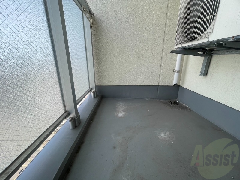 バルコニー　こちらはバルコニー。洗濯物が干せるようになっています。