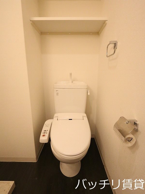 トイレ　※同型タイプの為、現状を優先いたします。
