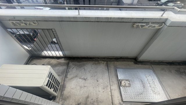 バルコニー　同物件別号室の写真です。