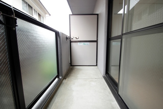 バルコニー　※別号室の写真になります。