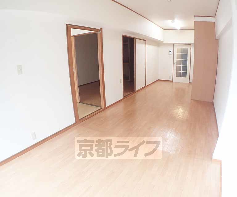 居室・リビング　とても広々とした居室です。