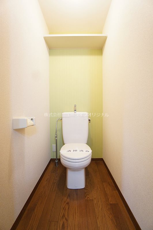 トイレ　洋室と合わせたグリーンのクロス♪