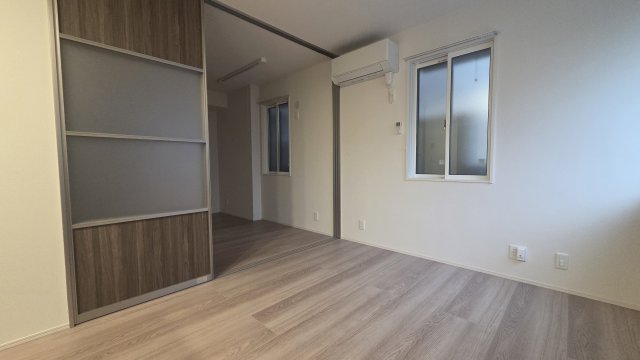 上甲子園廣和レジデンスの居間写真