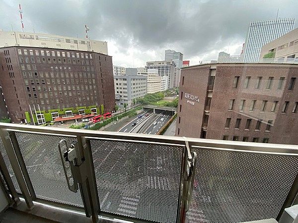 バルコニー　開放的で明るい空間を演出してくれるバルコニーです