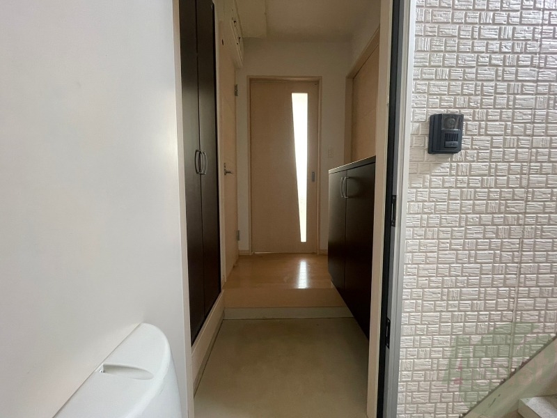 玄関　玄関にはシューズボックスもあって便利そう！