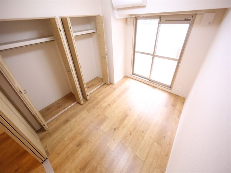 バルコニー　洋室6帖　クローゼット（収納充実してます）