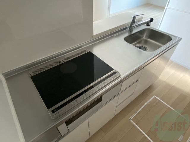 キッチン　キッチンはＩＨクッキングヒーター付でお掃除もお料理も楽ですね