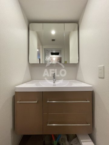 洗面設備　セレニテフラン難波　独立洗面台