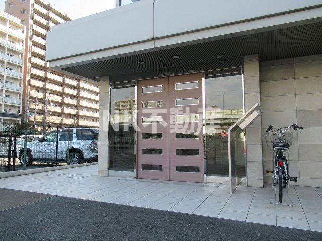 エントランス　落ち着いたエントランスです