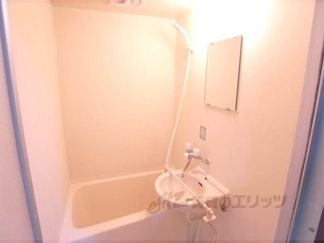 バス・シャワールーム　鏡付き