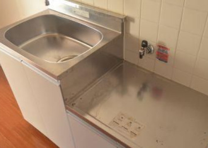 キッチン　別部屋の写真を使用しております。