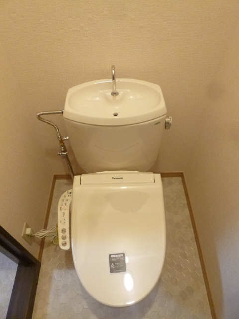 トイレ　シャワー付トイレも完備