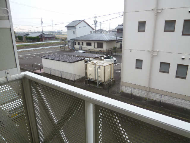 眺望　目の前の建物とも距離があります
