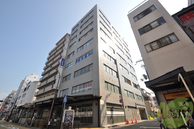 建物外観　存在感のある外観は落ちついた色合いで、堂々としていますね。