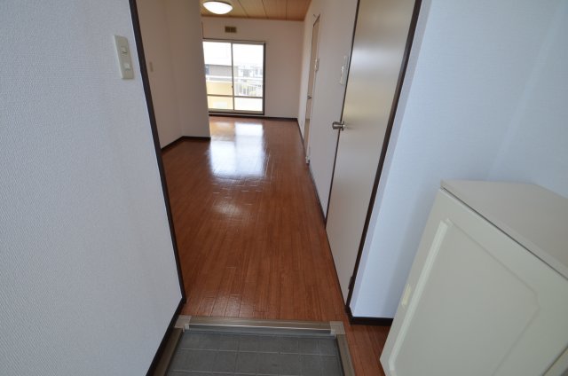 玄関　収納付玄関