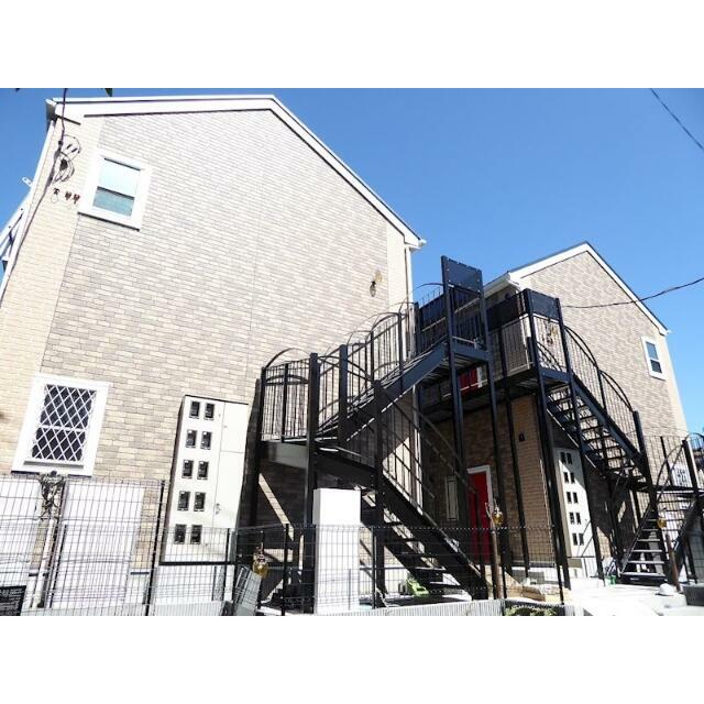 建物外観　英国寄宿舎風のオシャレな外観です！写真左側の建物です！