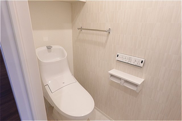 トイレ　温水洗浄暖房便座のトイレ