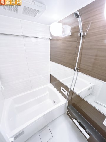 バス・シャワールーム　浴室乾燥機・追い焚き機能付き