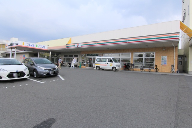 コンビニ　セブンイレブン松山天山店（コンビニ）まで650m