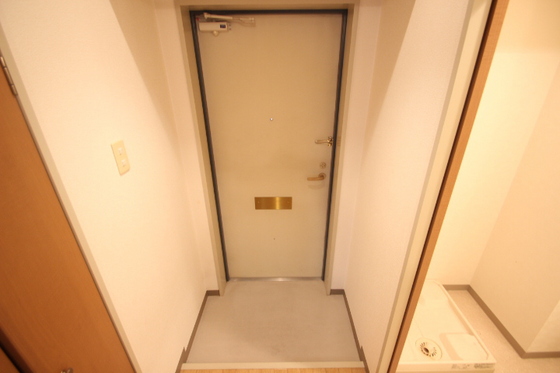 玄関　※別部屋の写真です