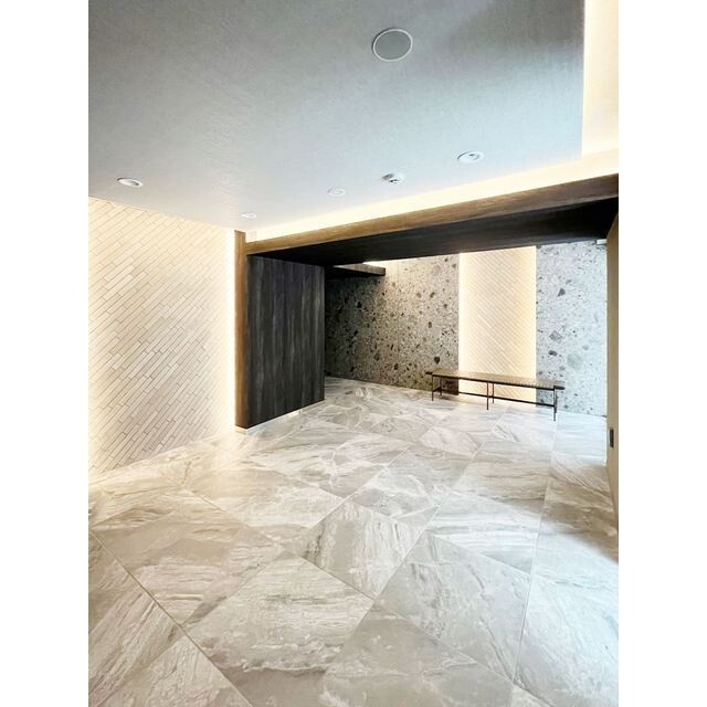 エントランス　オートロック付きエントランス