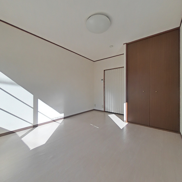 居室・リビング　二面採光の洋室☆