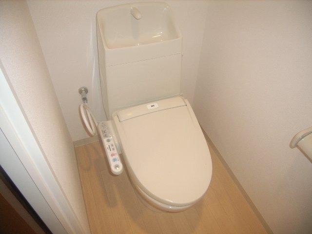 トイレ　温水洗浄便座