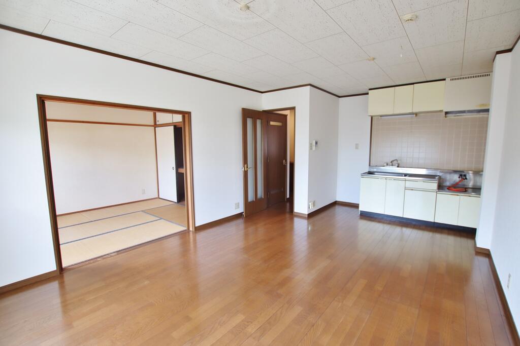 キッチン　上下に収納がついてます。