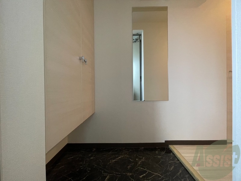 玄関　玄関の様子です。明るい印象ですね。気分もあがりそう。