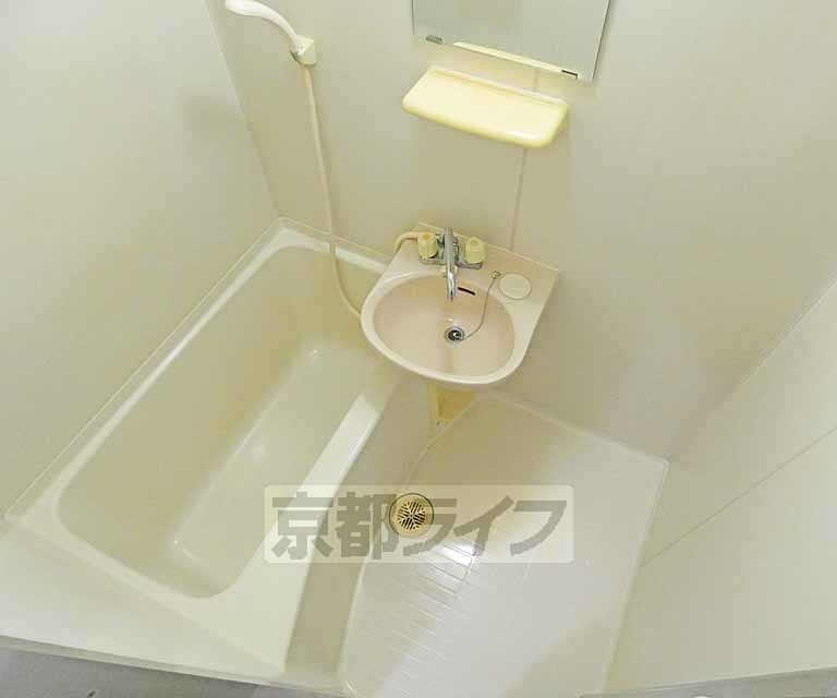 バス・シャワールーム　バスルームです。