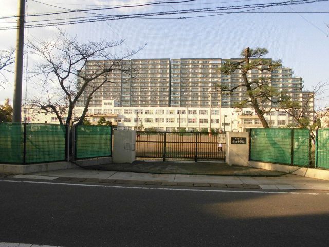中学校　茅ヶ崎市立梅田中学校（中学校）まで743m