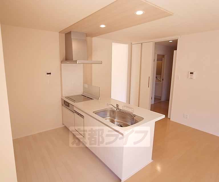 キッチン　３口コンロのシステムキッチンです。