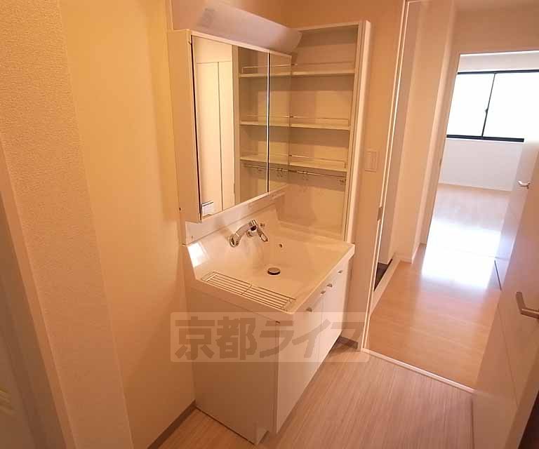 その他設備　独立洗面台です。