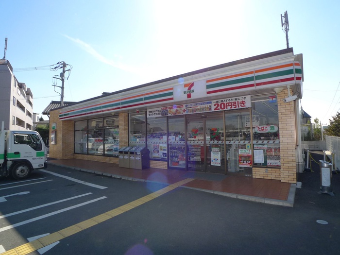 コンビニ　セブンイレブン（コンビニ）まで569m