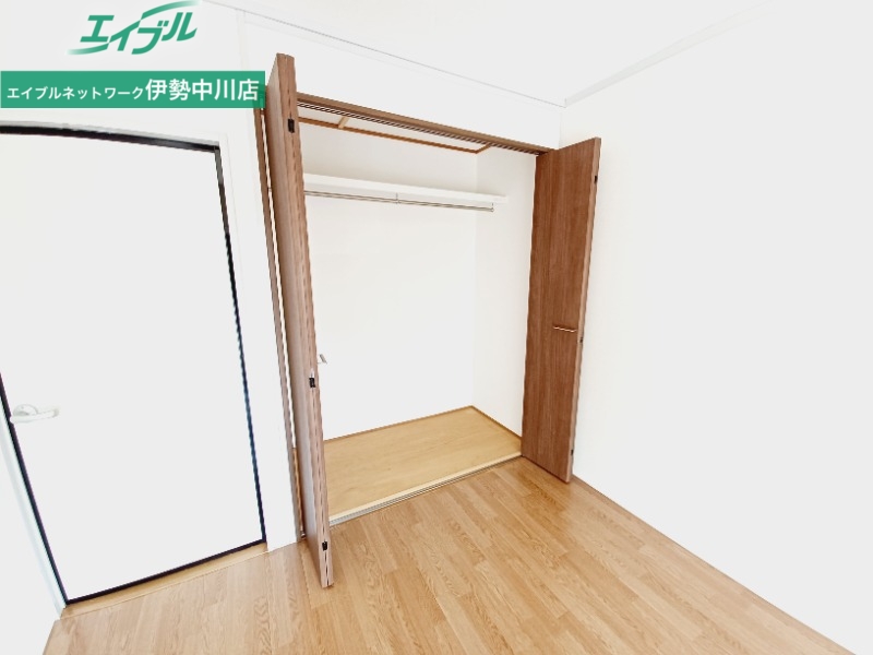 収納　別部屋同型反転タイプ写真