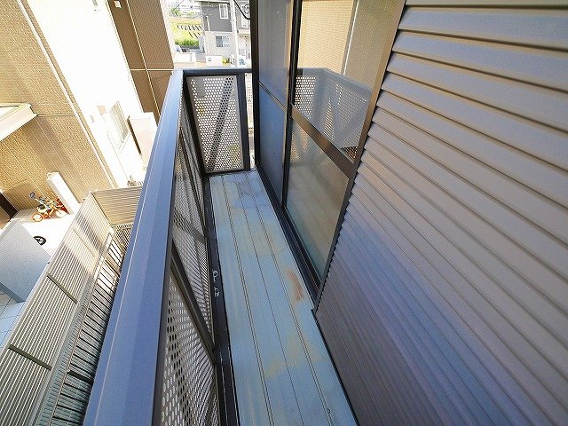 バルコニー　暖かな日差しのふりそそぐバルコニー