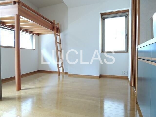 居室・リビング　ゆったりとしたリビングで憩いの空間…。