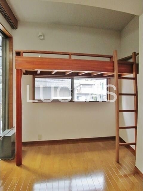 その他部屋・スペース　落ち着いた色味の床材がくつろぎ空間を演出♪