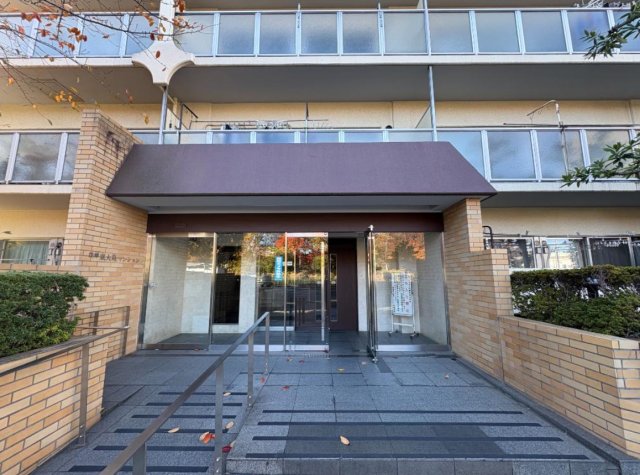 エントランス　落ち着いたエントランスです