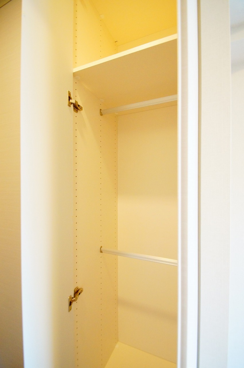 収納　ハンガーパイプ付きのクローゼット