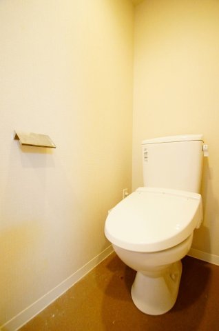 トイレ　温水洗浄便座つきトイレ