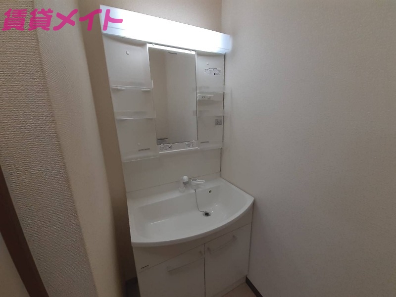 洗面設備　別部屋参考写真です。