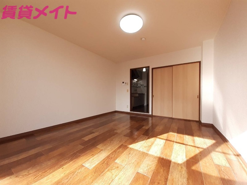 居室・リビング　別部屋参考写真です。