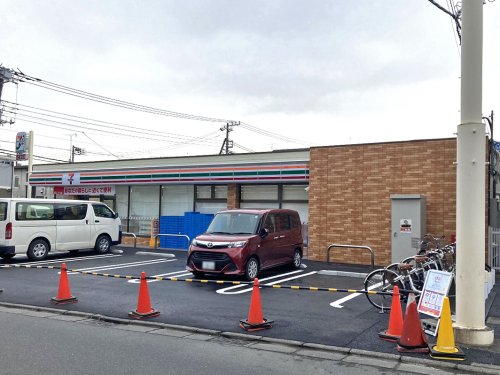 コンビニ　セブンイレブン 横浜日吉1丁目店（コンビニ）まで382m