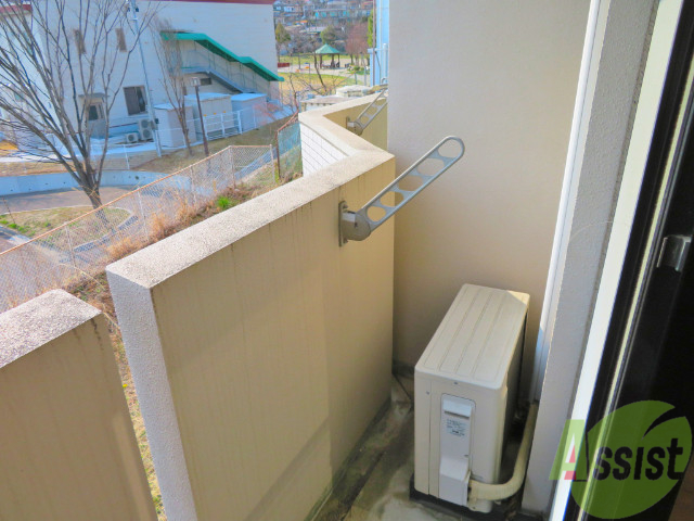 バルコニー　少し小さくても洗濯物はちゃんと外に干せますよ。