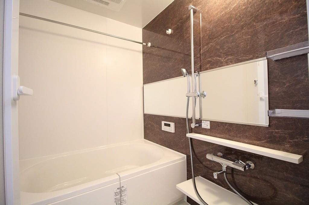 バス・シャワールーム　清潔感・高級感のある浴室です。