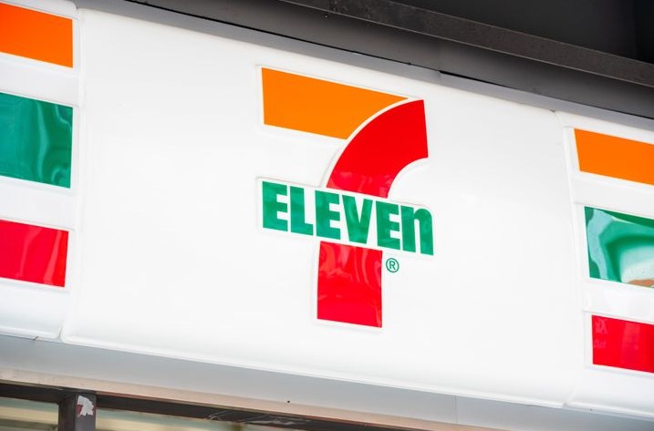 コンビニ　セブンイレブン中央区佃2丁目店（コンビニ）まで191m